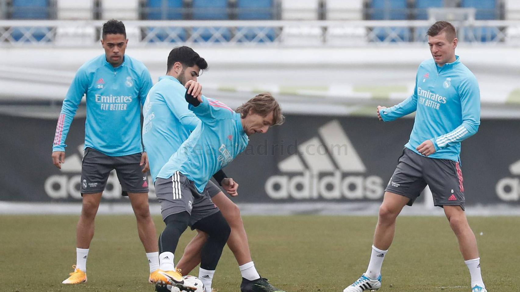 Luka Modric y Marco Asensio, durante un entrenamiento del Real Madrid