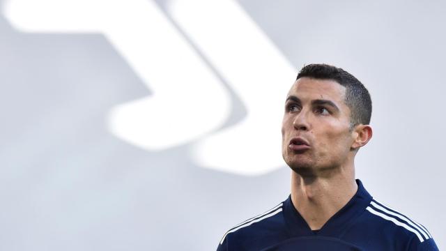 Cristiano Ronaldo calentando con la Juventus