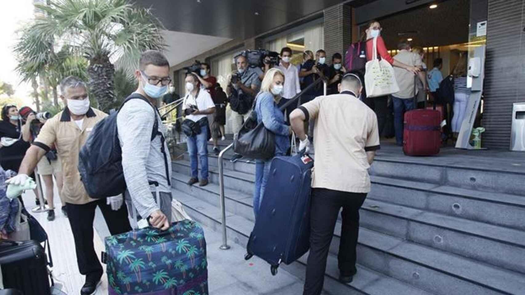 Turistas alemanes a su llegada a Baleares.