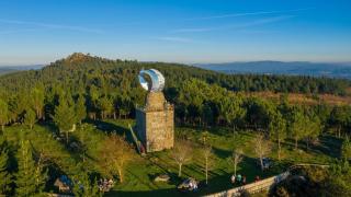 Mirador de Faro das Lúas y Monte Lobeira al fondo. Foto: Mancomunidade do Salnés