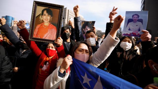 Una manifestación en Bangkok  en contra del golpe de Estado en Birmania.