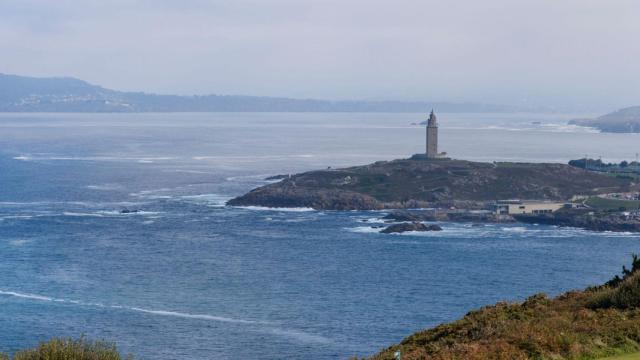 Remolcado hasta A Coruña un pesquero con dos tripulantes tras una avería