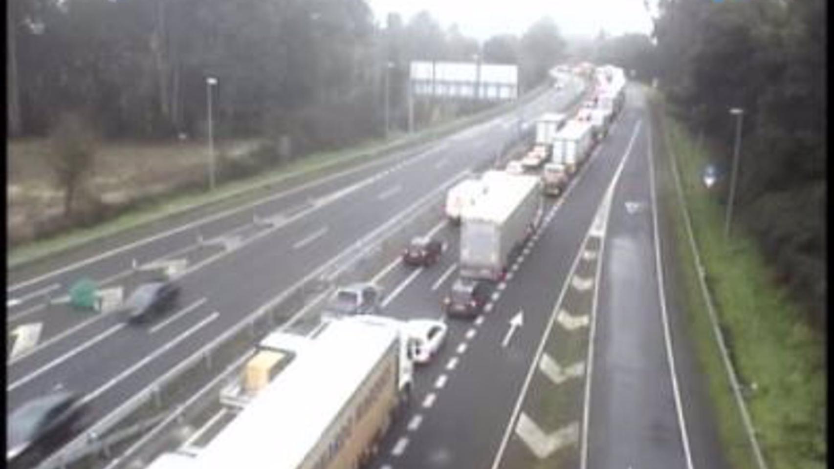 Retenciones en la A-55 en Tui (Pontevedra) en dirección a Valença (Portugal).