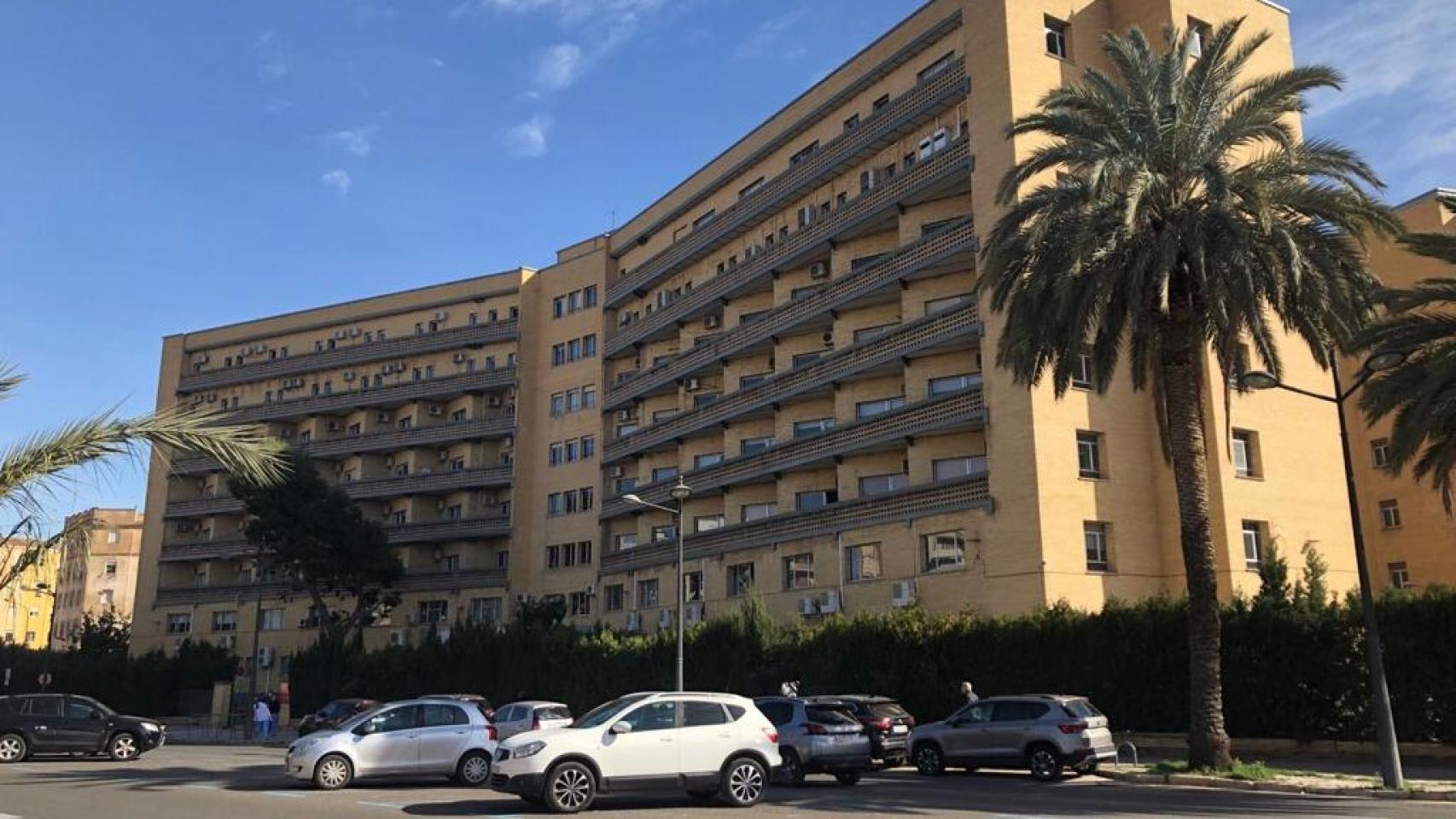 Vista del hospital habilitado en un edificio de la vieja Fe. EE