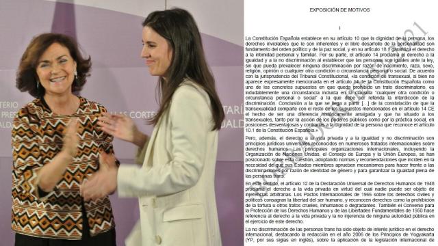 Carmen Calvo e Irene Montero, en el traspaso de la cartera del Ministerio de Igualdad.