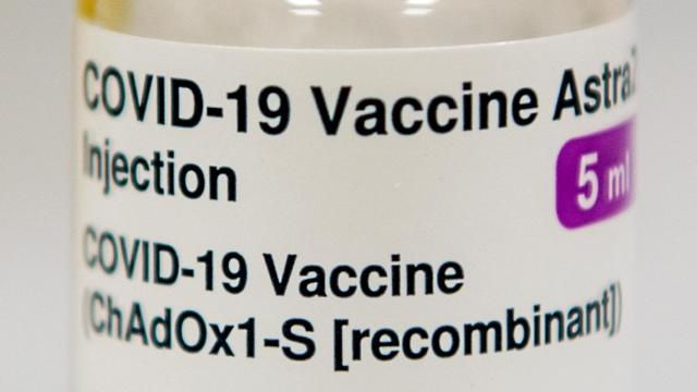 Un vial de la vacuna de AstraZeneca.