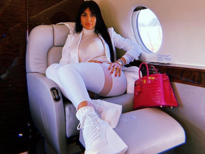 Georgina con Birkin en color rosa chicle.