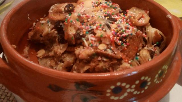 Cómo hacer capirotada de leche tradicional mexicana