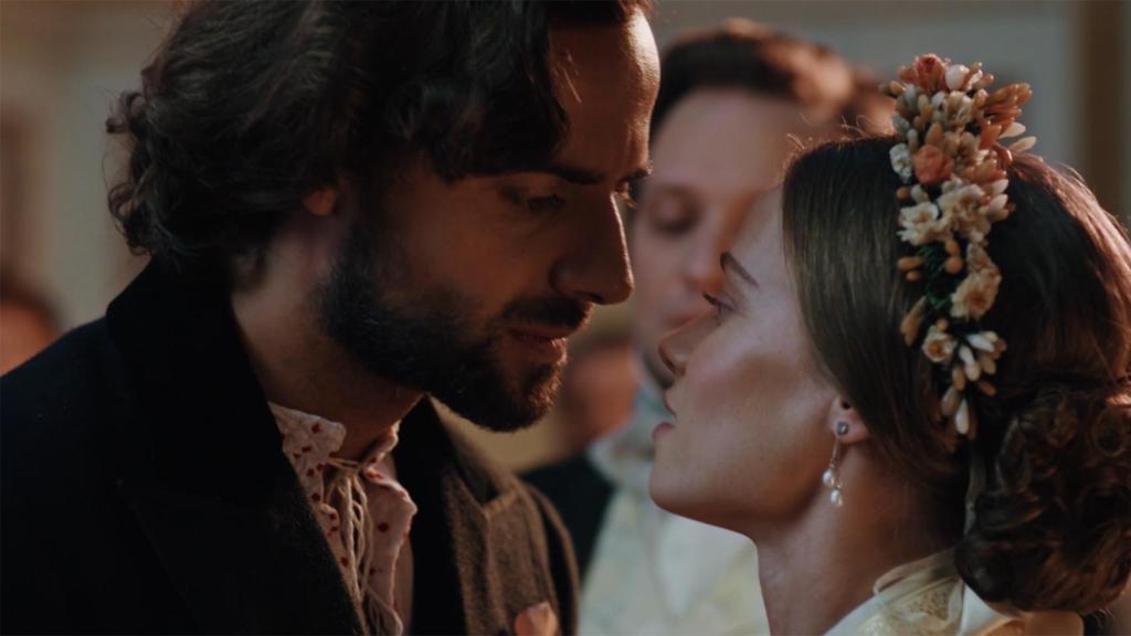 La acción se desencadena cuando Katerina se enamora del aristócrata Alyosha Kosach.