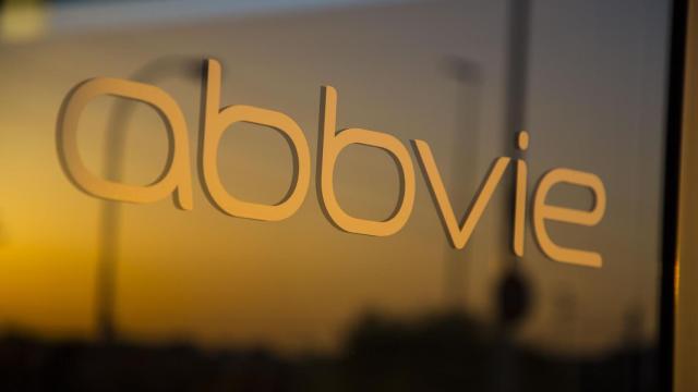 Logo de AbbVie en sus oficinas de Madrid.