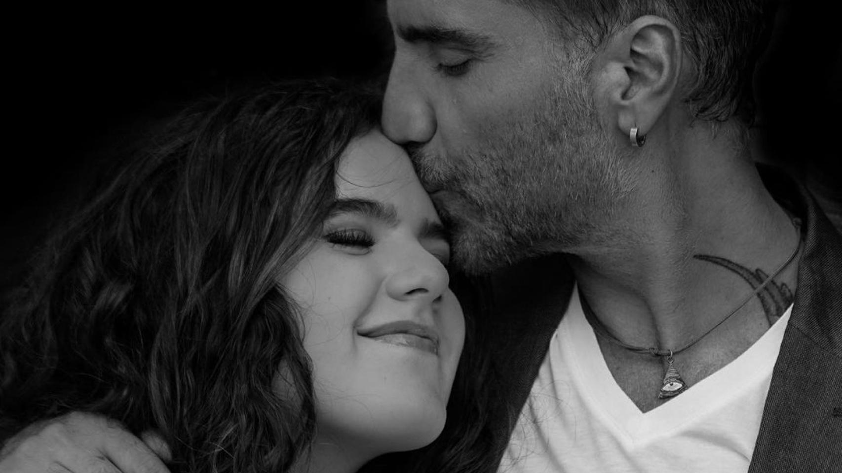 Alejandro Fernández junto a su hija Camila, que le va a convertir en abuelo primerizo.