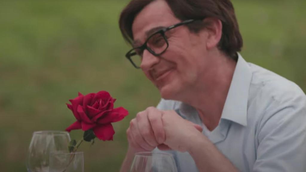 Salvador Illa busca un trío en la parodia de 'La Isla de las Tentaciones' de TV3