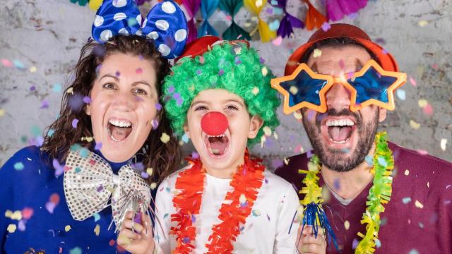 familia carnaval entroido disfraces celebración fiesta