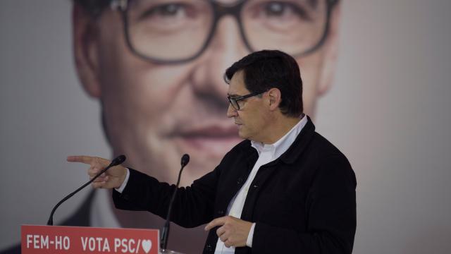 Salvador Illa, en un mitin de la campaña de las elecciones autonómicas en Cataluña del 14-F.