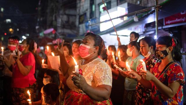 Manifestaciones contra la junta militar en Yangon, Birmania.