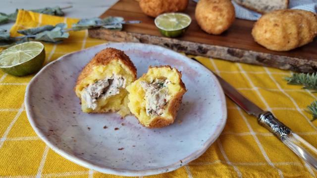 Croquetas de causa limeña de pollo