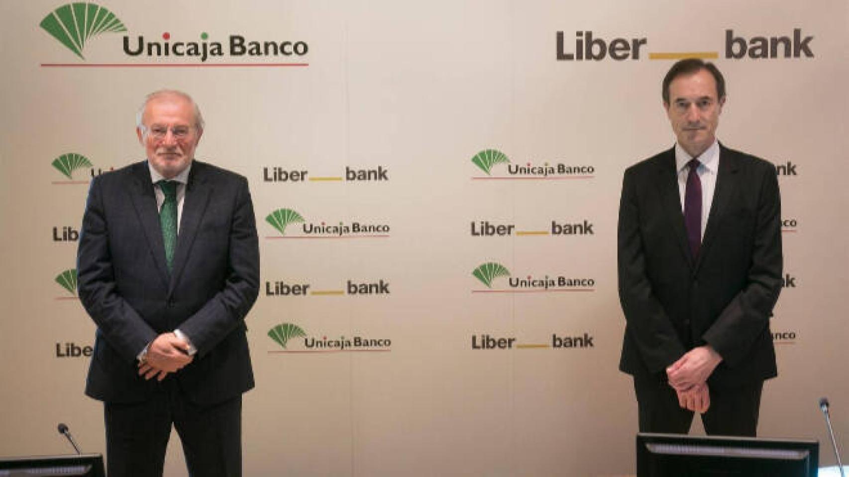 Manuel Azuaga (Unicaja) y Manuel Menéndez (Liberbank).
