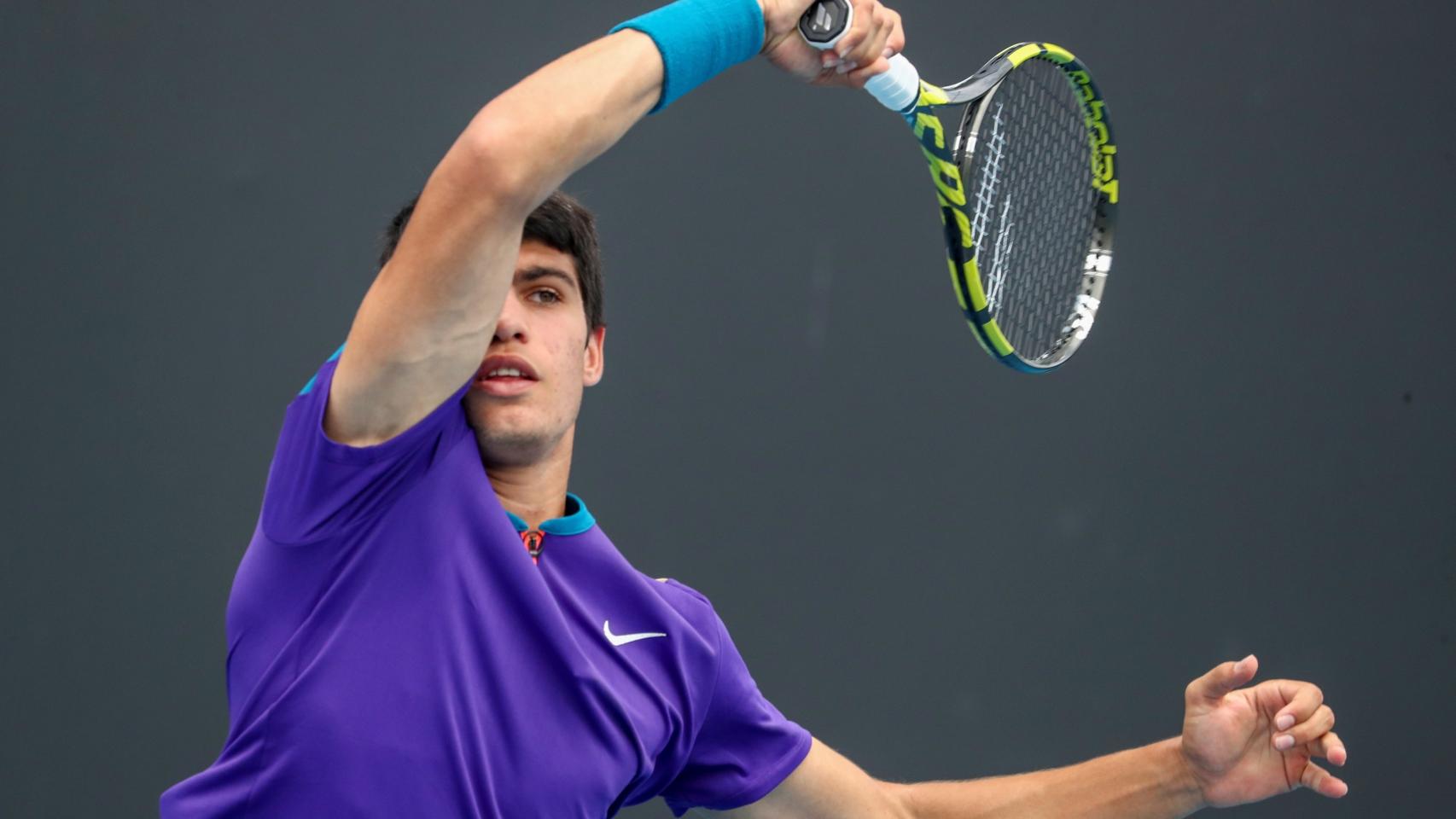 Alcaraz, durante el partido ante Ymer en el Abierto de Australia.