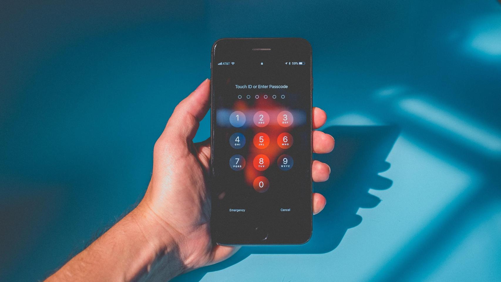 Según un informe de la empresa de telecomunicaciones Verizon, el 81% de los ciberataques se producen como resultado de contraseñas comprometidas (robadas, reutilizadas o demasiado sencillas). Foto: NeONBRAND / Unsplash.