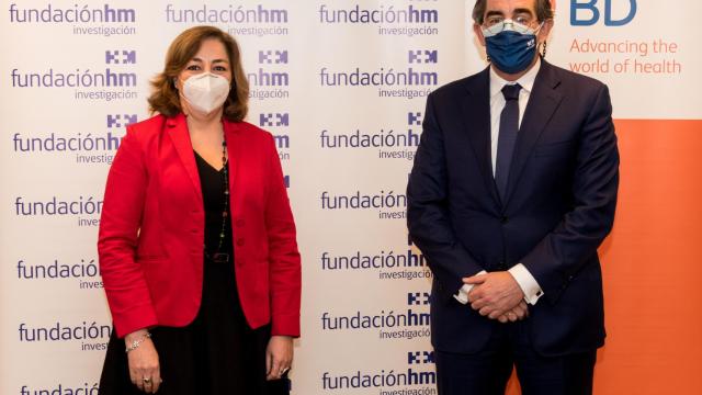 La directora general de Becton Dickinson España y Portugal, Lourdes López Jiménez, y el presidente de HM Hospitales, Juan Abarca Cidón.