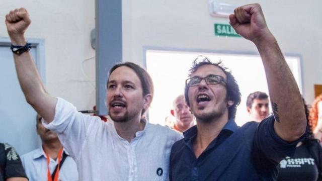 El ex líder de Podemos, Pablo Iglesias, y el alcalde de Cádiz, José María González 'Kichi', en una imagen de archivo. Efe