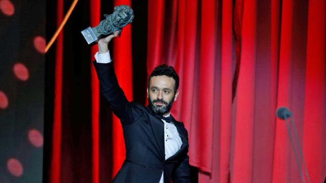 Sorogoyen con el Goya al Mejor director por 'El reino'.