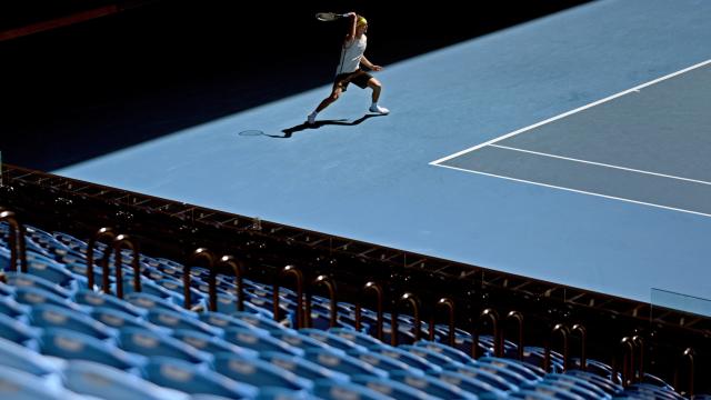 Zverev, jugando en la Rod Laver Arena este viernes.
