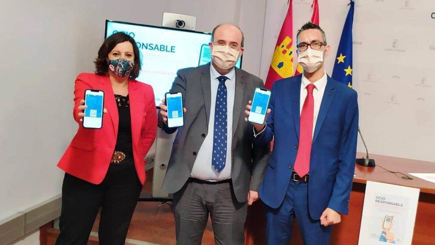 José Luis Martínez Guijarro con Patricia Franco y José Ángel Morejudo han presentado la app de hostelería segura