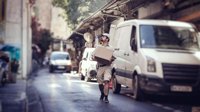 Los cambios en el consumo están incrementando las ofertas de empleo de repartidor.