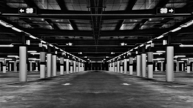 Parking vacío.