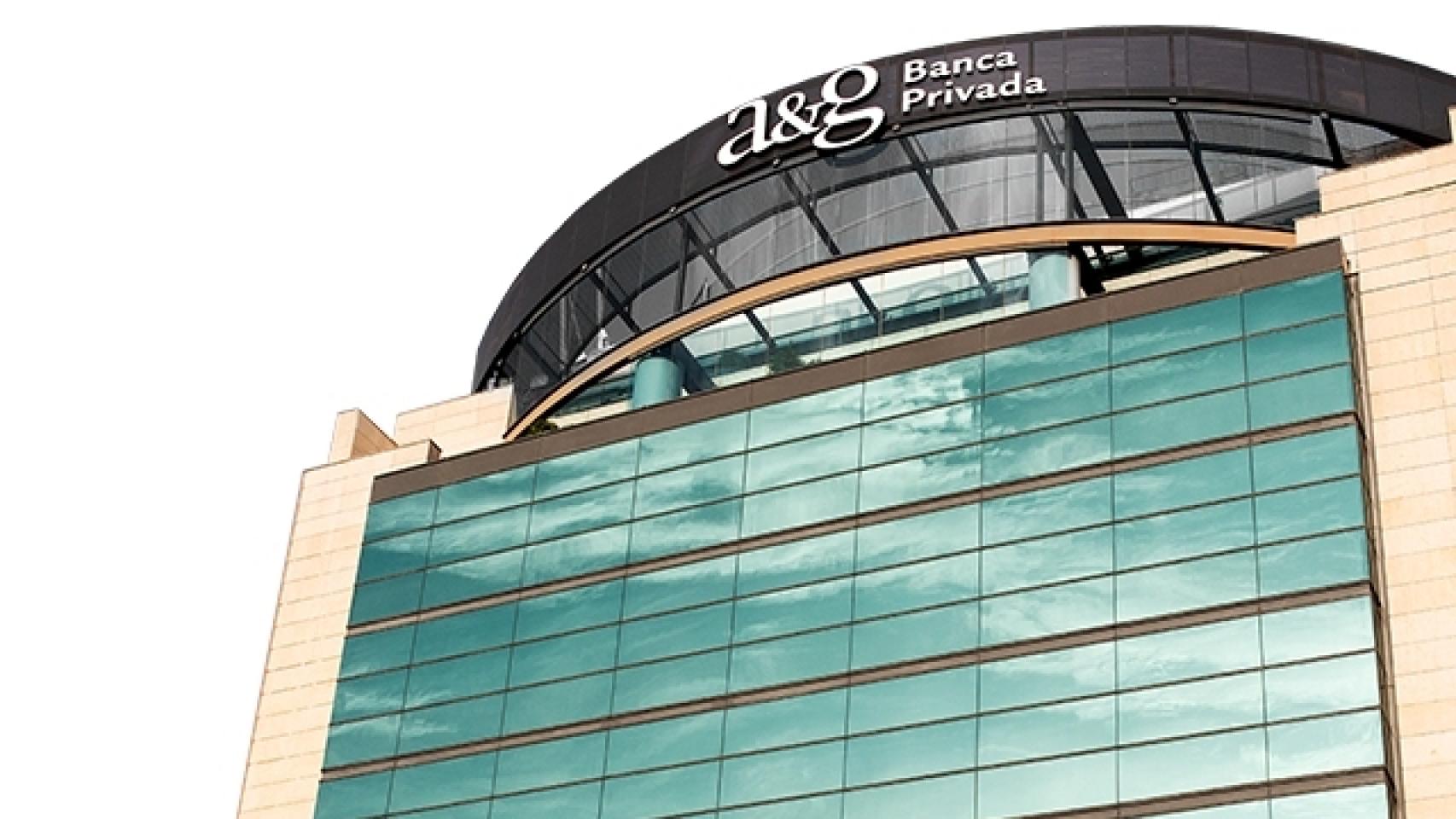 Un edificio con el rótulo de A&G Banca Privada.