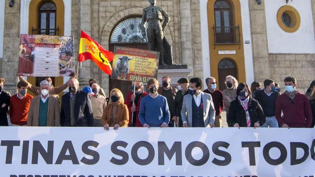 Concentración en Espartinas en apoyo a la tauromaquia.