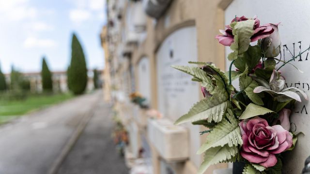 Un cementerio en una foto de archivo.