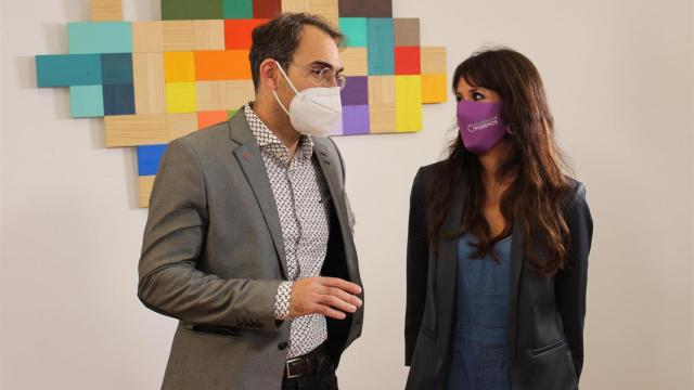 Los dirigentes de IU y Podemos en Andalucía, Toni Valero y Martina Velarde.