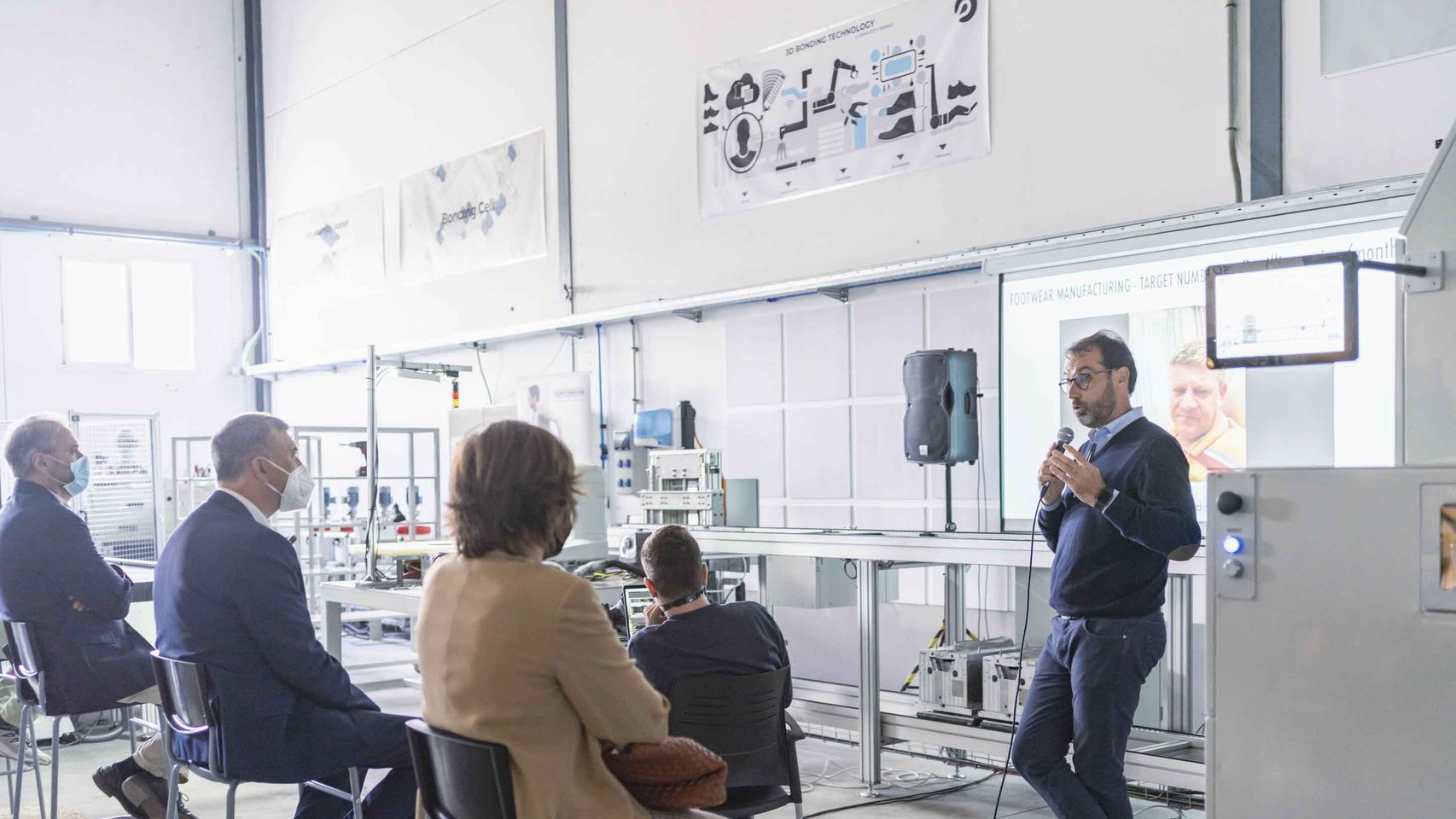 Una reunión técnica del clúster del sector.