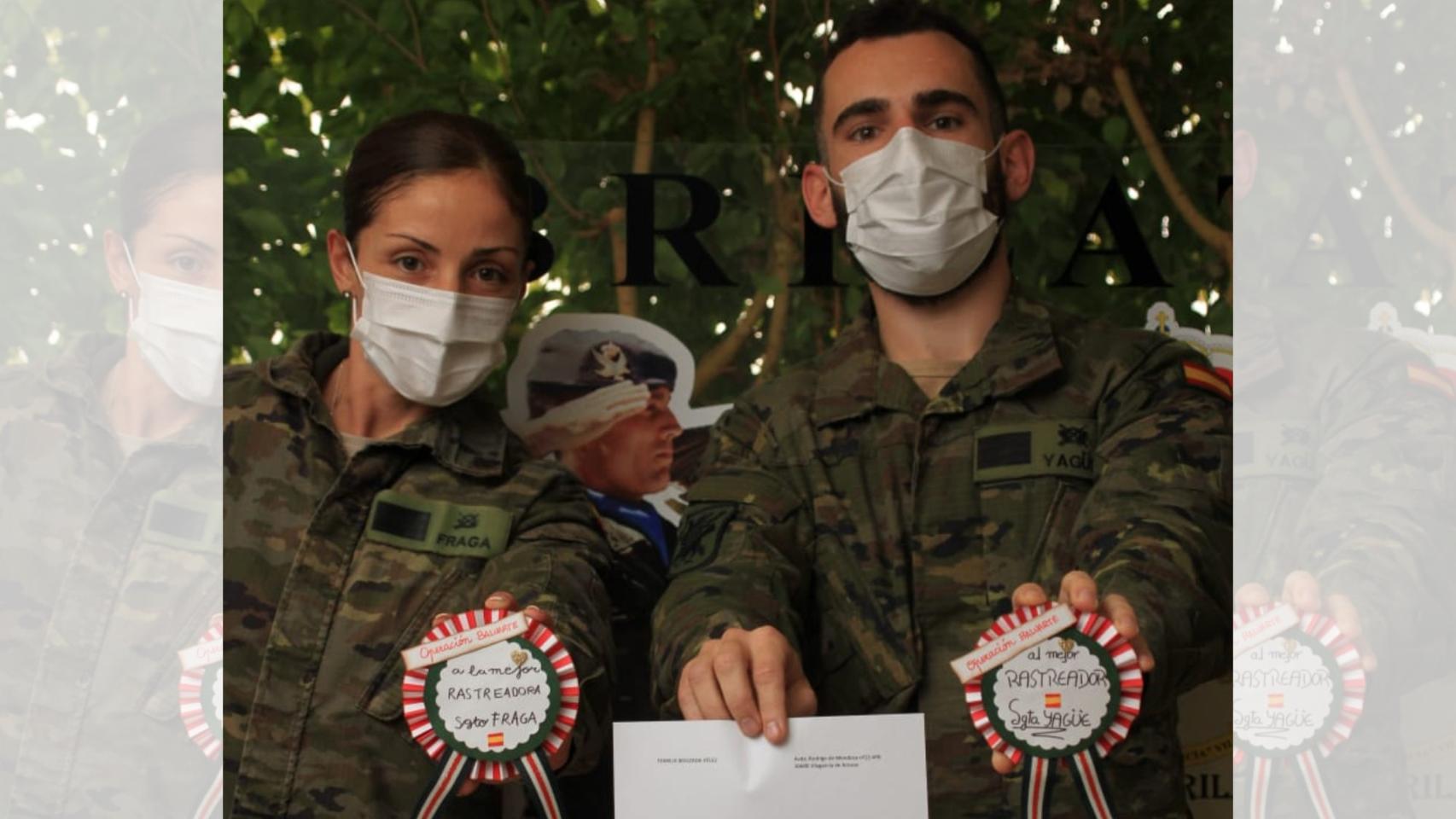 Los sargentos Fraga y Yagüe con su reconocimiento