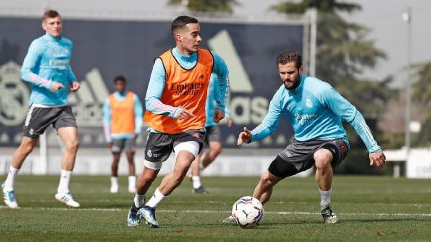 Toni Kroos, Lucas Vázquez y Nacho Fernández, durante un entrenamiento del Real Madrid