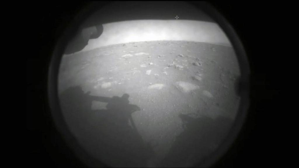 Primera foto de Perseverance captada desde la superficie de Marte. / NASA