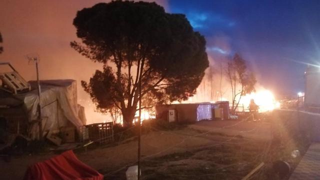 Una imagen del incendio ocurrido en un asentamiento en Palos de la Frontera (Huelva).