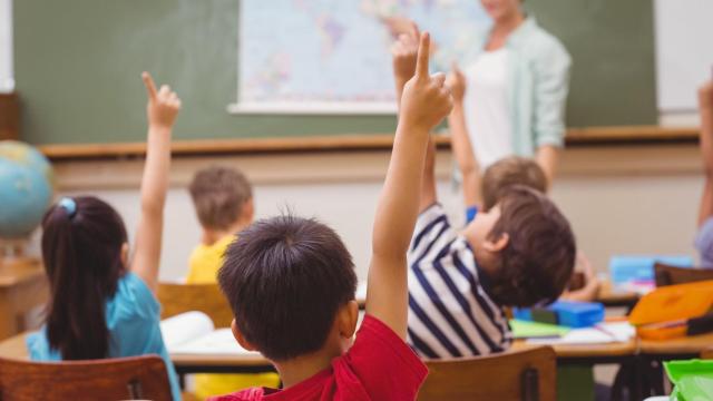 Imagen de archivo de un aula escolar