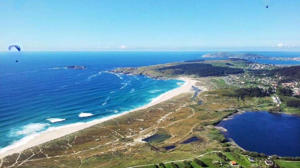 Playa de Doniños, Ferrol. http://www.clubparapenteferrol.com