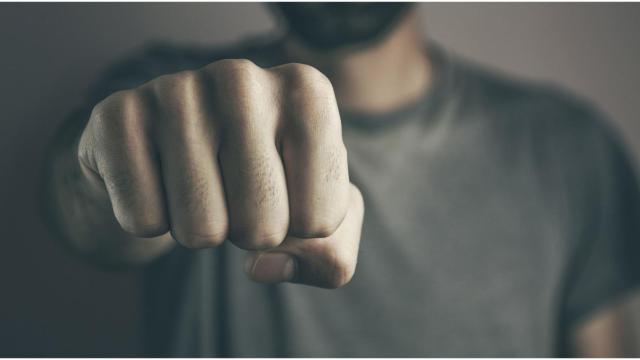Agresión, hombre.