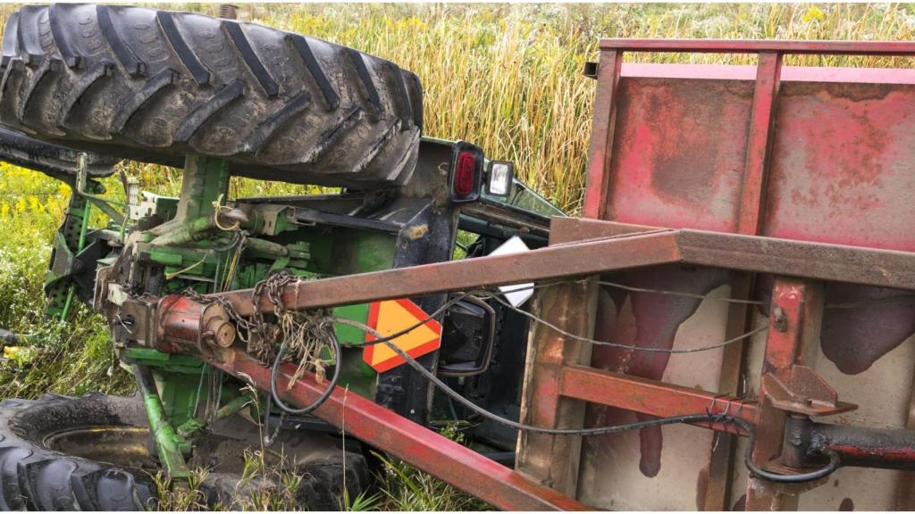Imagen de archivo de un tractor accidentado