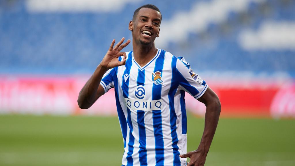 Isak celebra su gol con la Real Sociedad