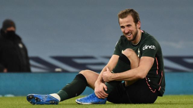 Harry Kane, tendido en el césped durante un partido del Tottenham