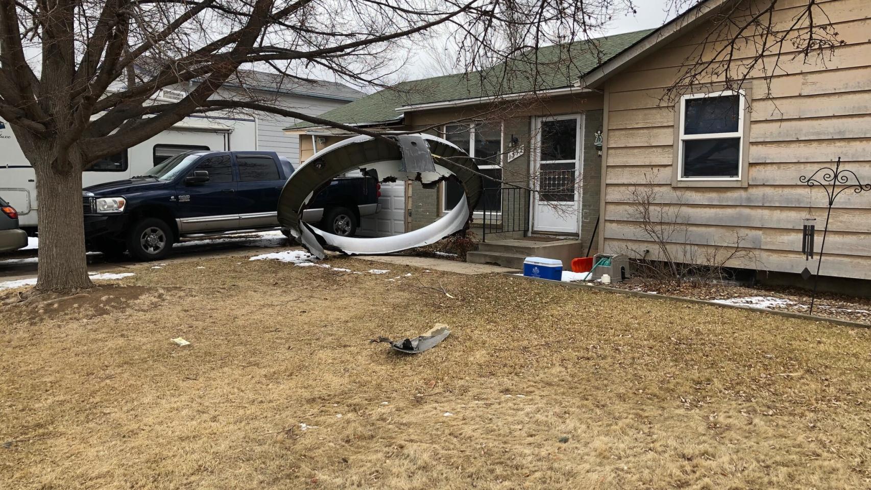 Lluvia de restos de avión sobre Denver tras un fallo en el motor del aparato.