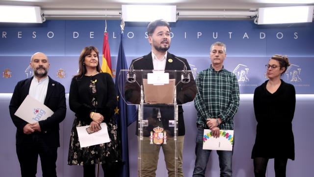 I-D: los diputados Néstor Rego (BNG), Laura Borrás (Junts), Oskar Matute (EH Bildu) y Mireia Vehí (CUP), en una foto de la pasada legislatura.