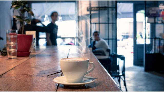 Bar, barra, clientes.