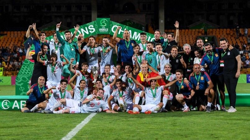 España, celebrando la consecución del Europeo sub19 en Armenia en 2019