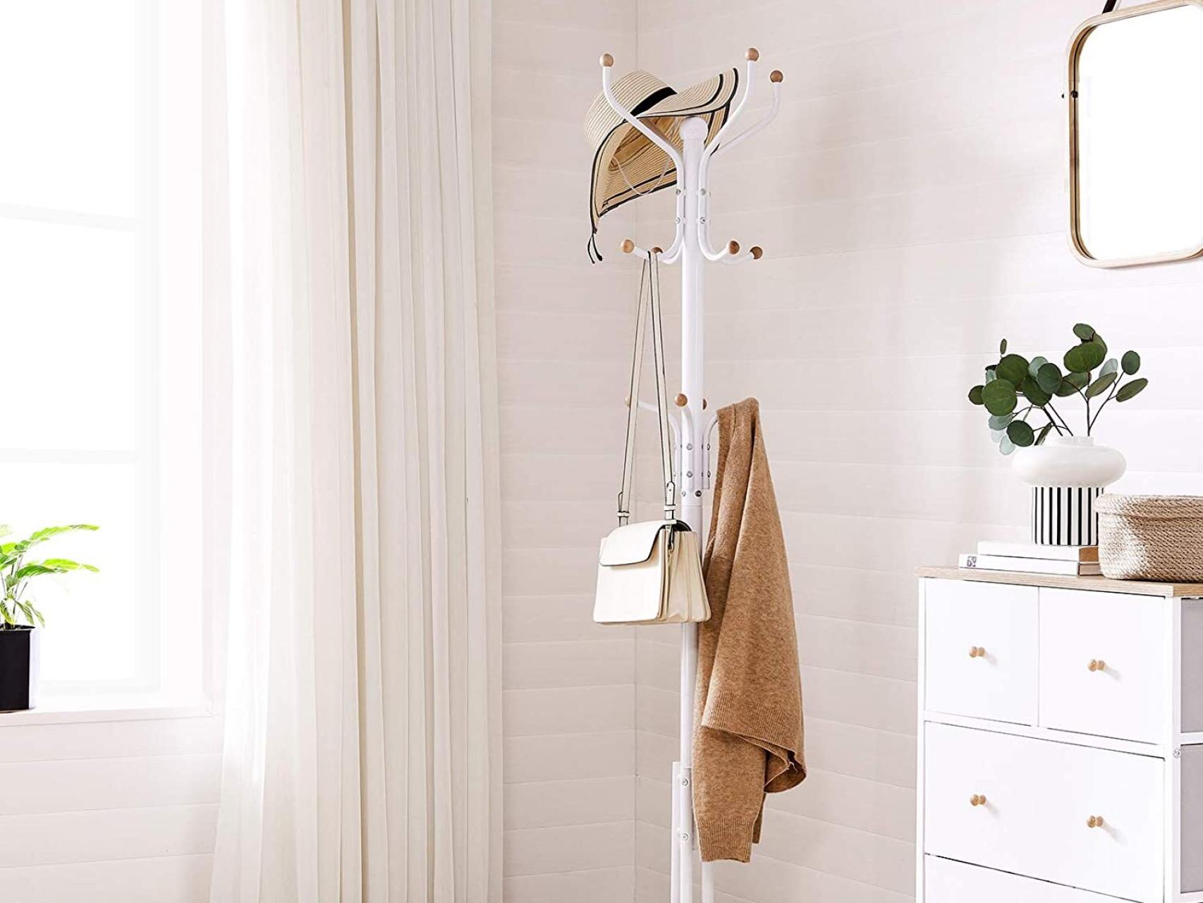 Percheros de pie: el mejor valorado, el más barato y el más vendido de Amazon